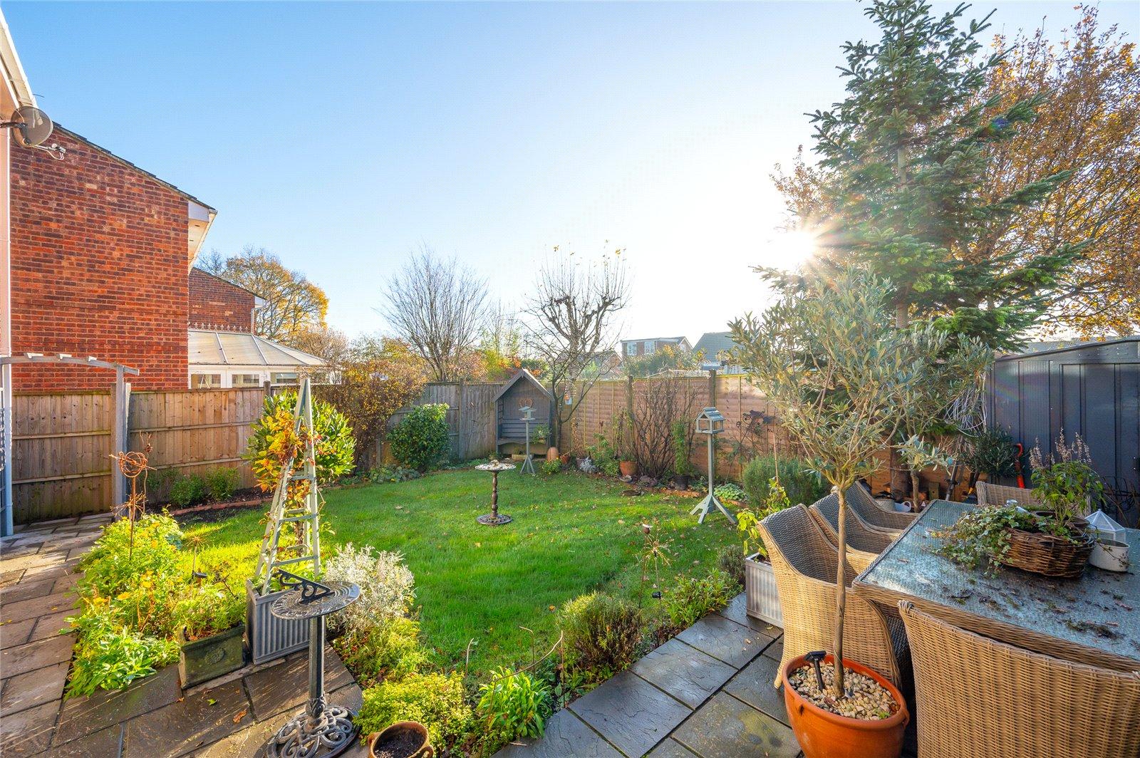 3 Bedroom Detached House,garage Sold Subject to Contract in Cedarwood Drive, St. Albans, Hertfordshire - View 7 - Collinson Hall