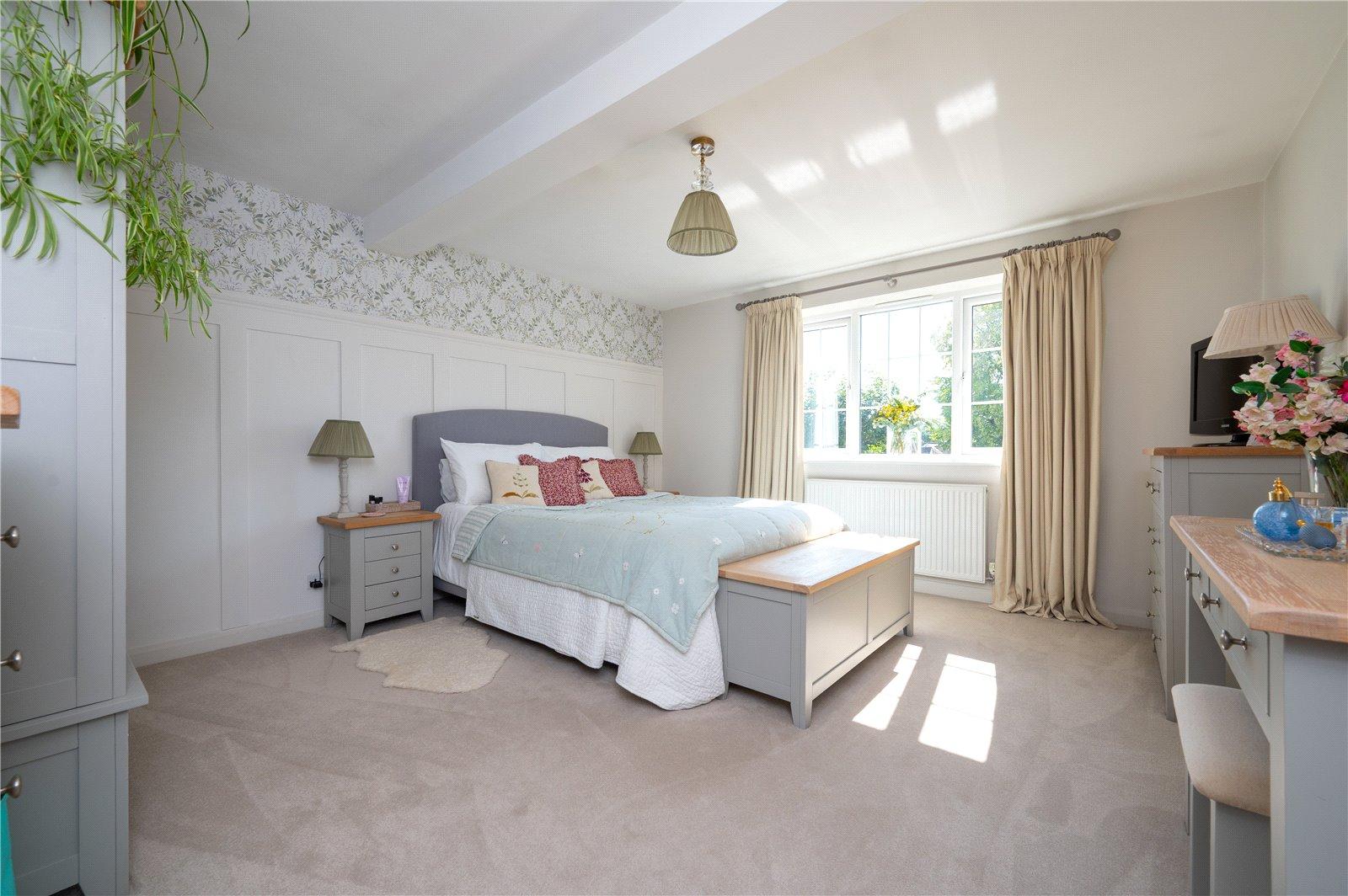 3 Bedroom Detached House,garage Sold Subject to Contract in Cedarwood Drive, St. Albans, Hertfordshire - View 4 - Collinson Hall