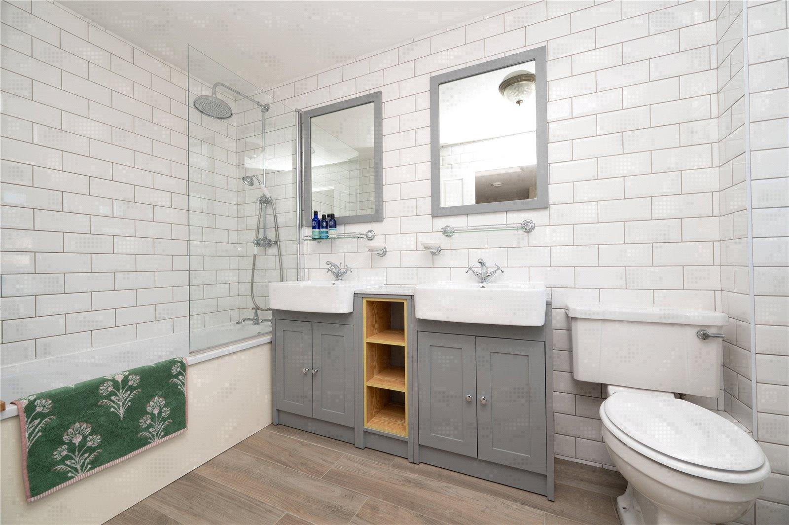 3 Bedroom Detached House,garage Sold Subject to Contract in Cedarwood Drive, St. Albans, Hertfordshire - View 5 - Collinson Hall