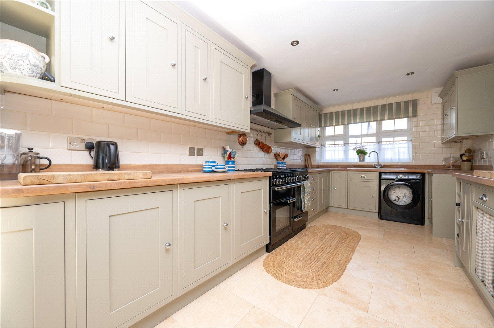 3 Bedroom Detached House,garage Sold Subject to Contract in Cedarwood Drive, St. Albans, Hertfordshire - View 15 - Collinson Hall