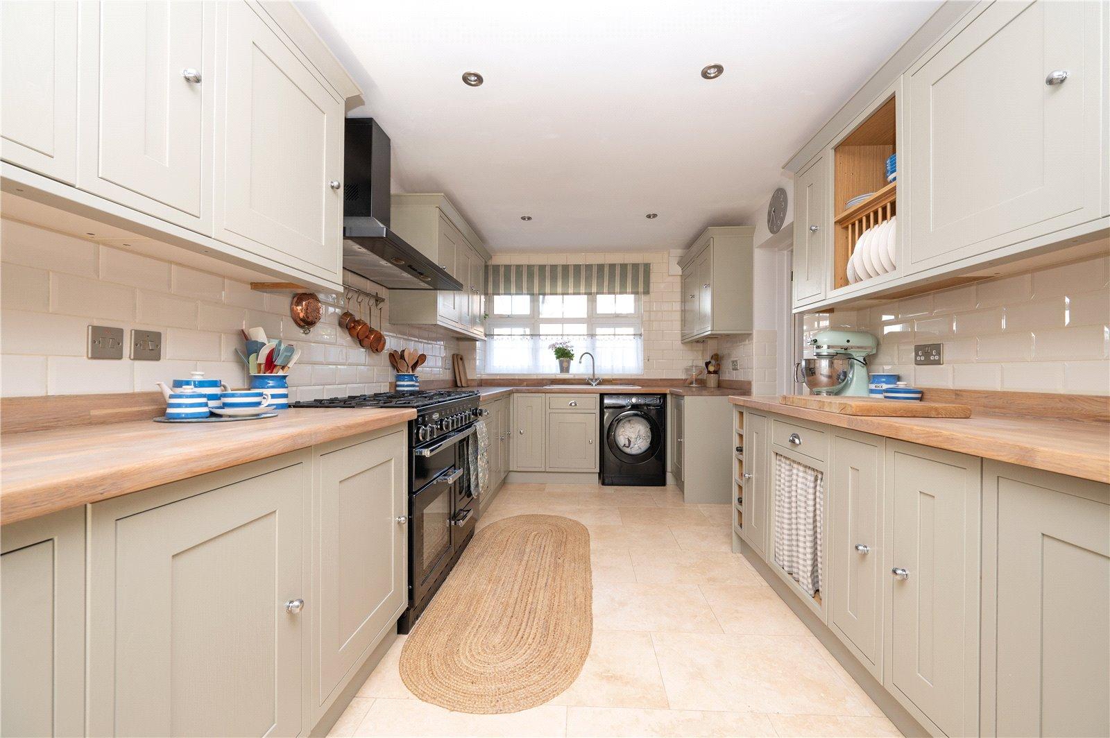 3 Bedroom Detached House,garage Sold Subject to Contract in Cedarwood Drive, St. Albans, Hertfordshire - View 6 - Collinson Hall