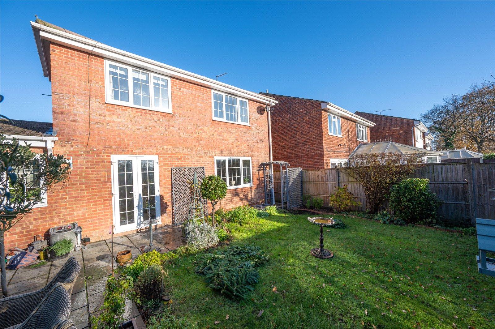 3 Bedroom Detached House,garage Sold Subject to Contract in Cedarwood Drive, St. Albans, Hertfordshire - View 8 - Collinson Hall