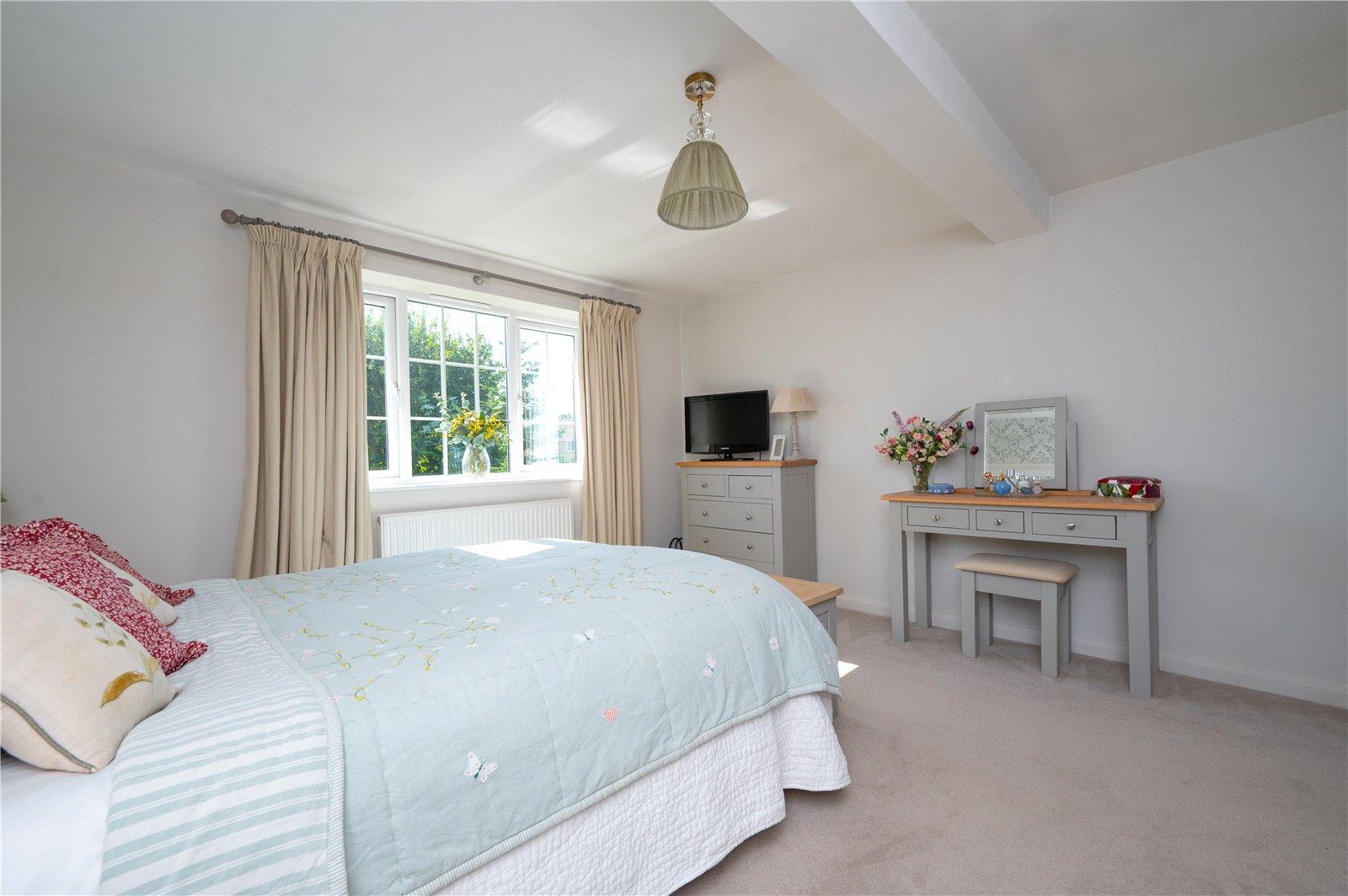 3 Bedroom Detached House,garage Sold Subject to Contract in Cedarwood Drive, St. Albans, Hertfordshire - View 17 - Collinson Hall