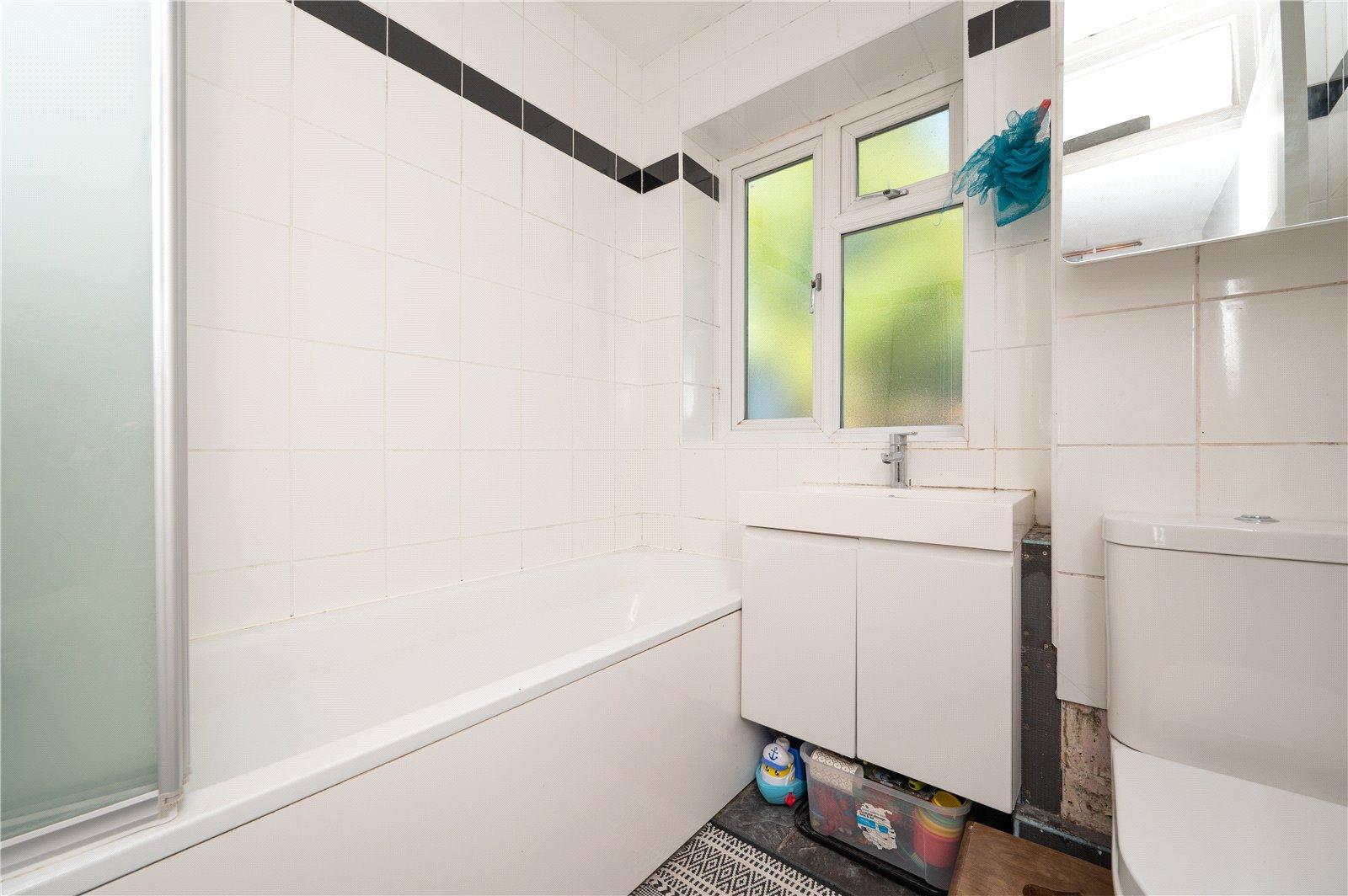 2 Bedroom  Sold Subject to Contract in Abbots Avenue West, St. Albans, Hertfordshire - View 9 - Collinson Hall