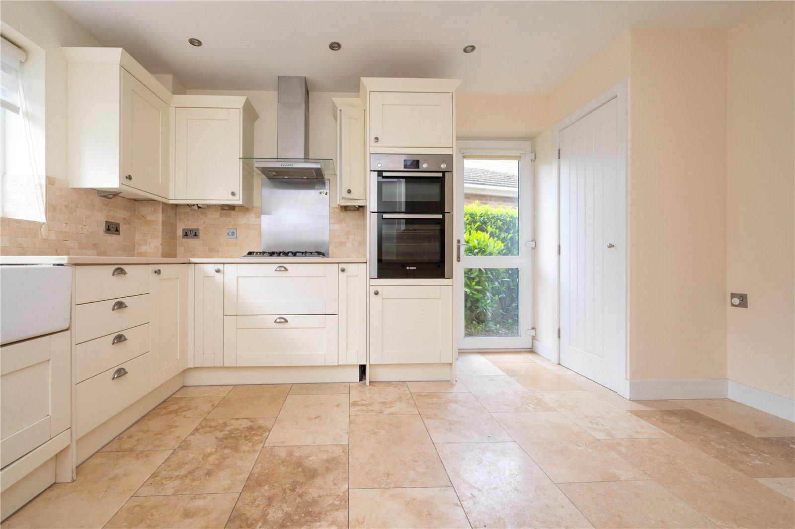 3 Bedroom Detached House Sold Subject to Contract in Park Street Lane, Park Street, St. Albans, Hertfordshire - View 6 - Collinson Hall