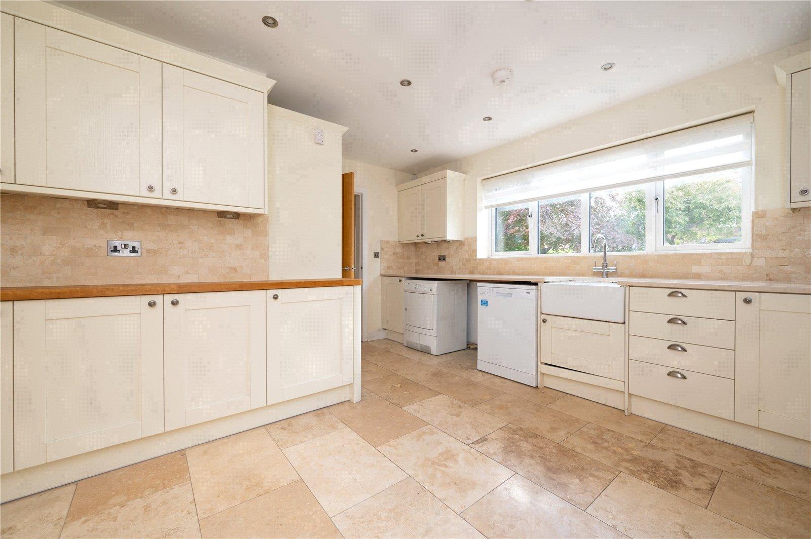 3 Bedroom Detached House Sold Subject to Contract in Park Street Lane, Park Street, St. Albans, Hertfordshire - View 12 - Collinson Hall
