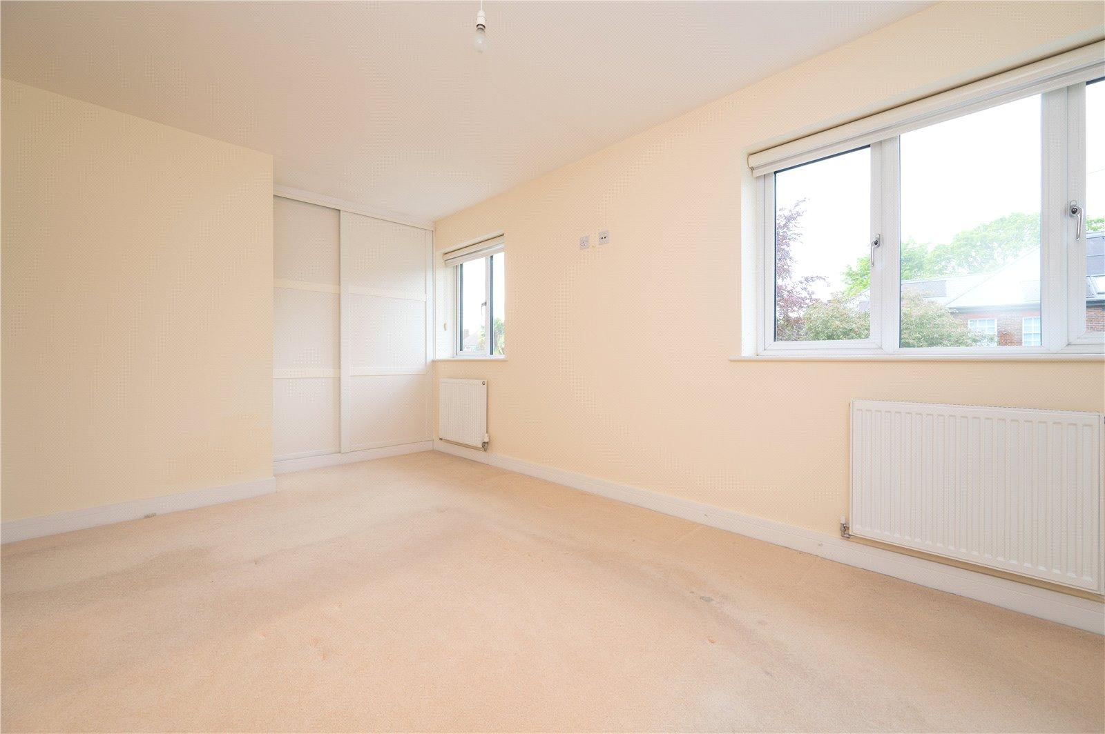 3 Bedroom Detached House Sold Subject to Contract in Park Street Lane, Park Street, St. Albans, Hertfordshire - View 7 - Collinson Hall