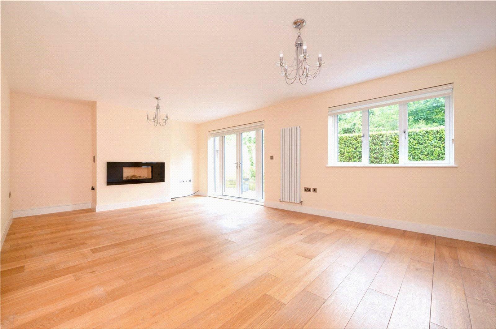3 Bedroom Detached House Sold Subject to Contract in Park Street Lane, Park Street, St. Albans, Hertfordshire - View 1 - Collinson Hall