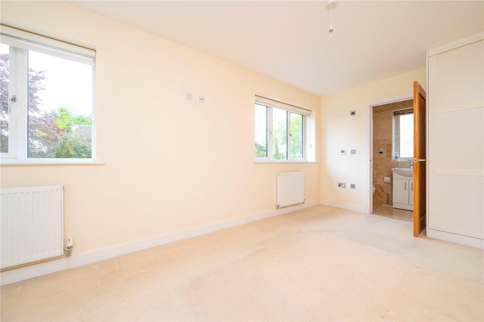 3 Bedroom Detached House Sold Subject to Contract in Park Street Lane, Park Street, St. Albans, Hertfordshire - View 9 - Collinson Hall