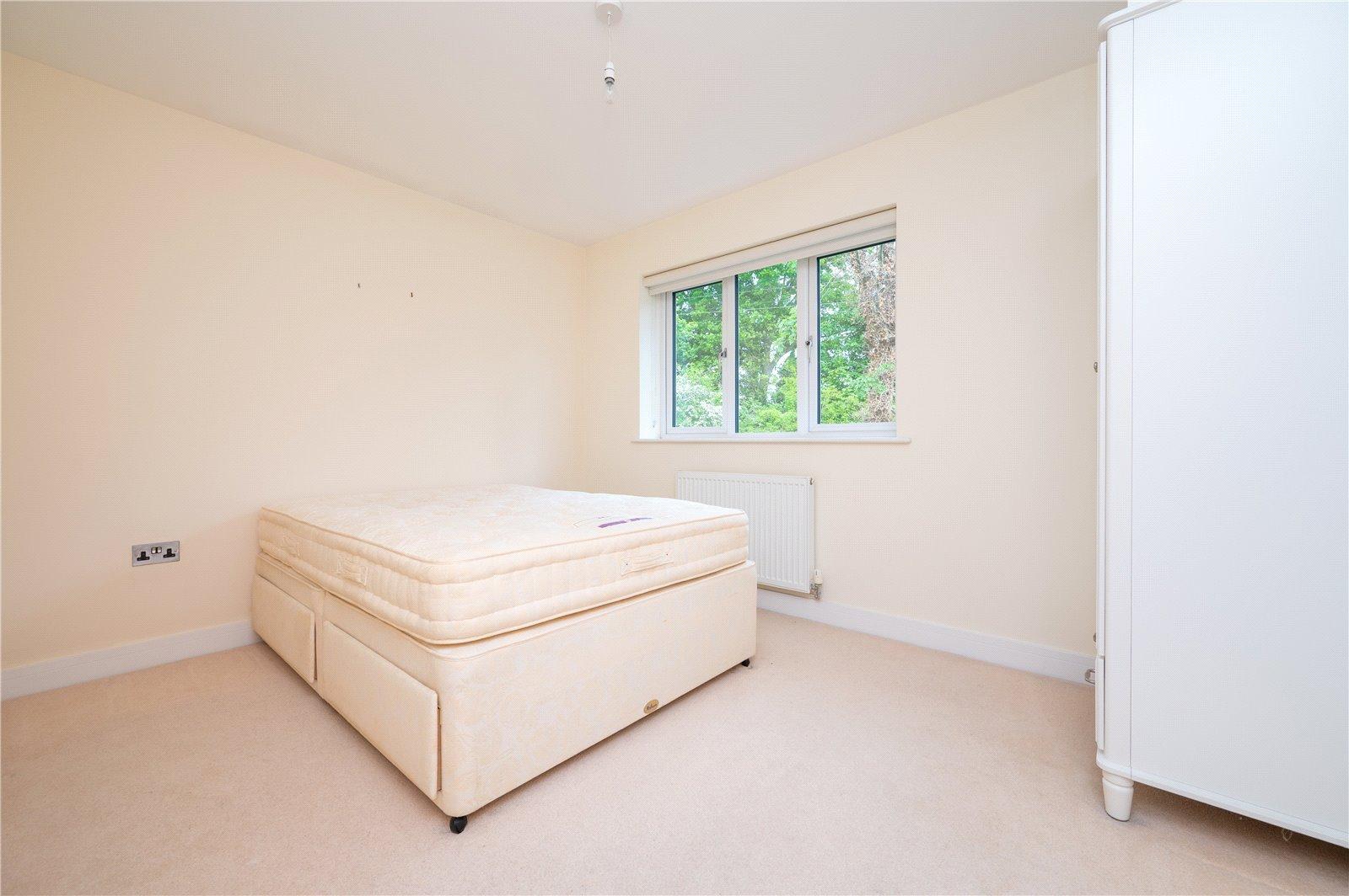 3 Bedroom Detached House Sold Subject to Contract in Park Street Lane, Park Street, St. Albans, Hertfordshire - View 11 - Collinson Hall