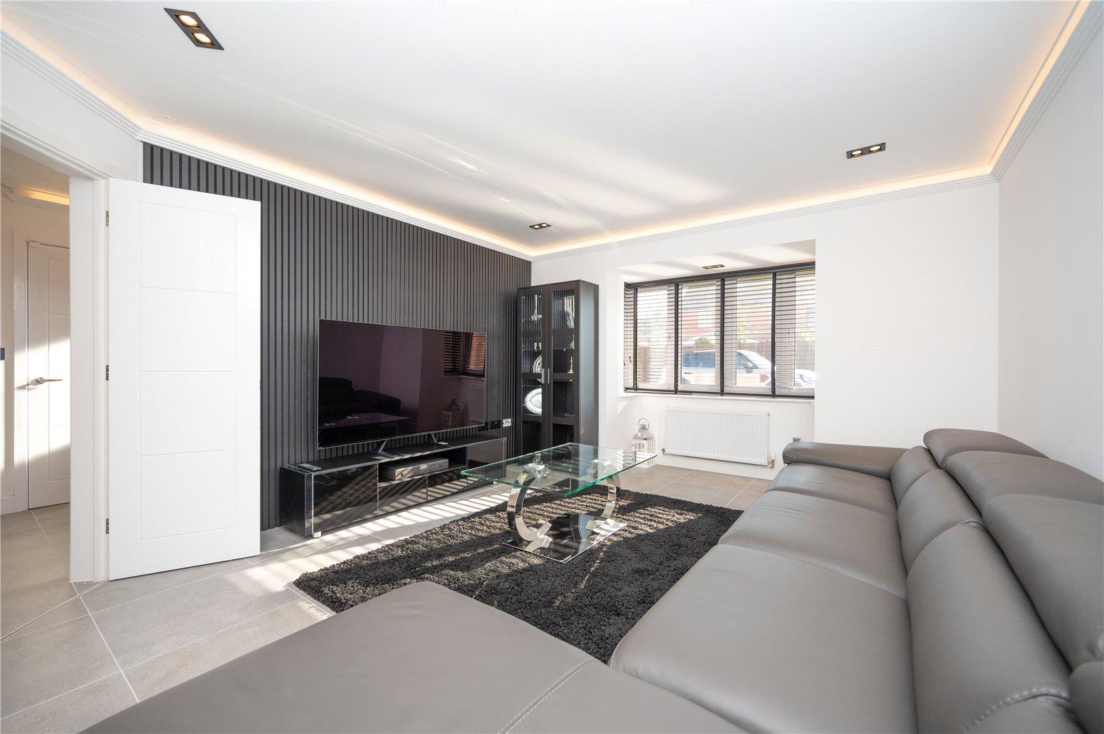4 Bedroom  For Sale in Hastings Close, Bricket Wood, St. Albans, Hertfordshire - View 3 - Collinson Hall