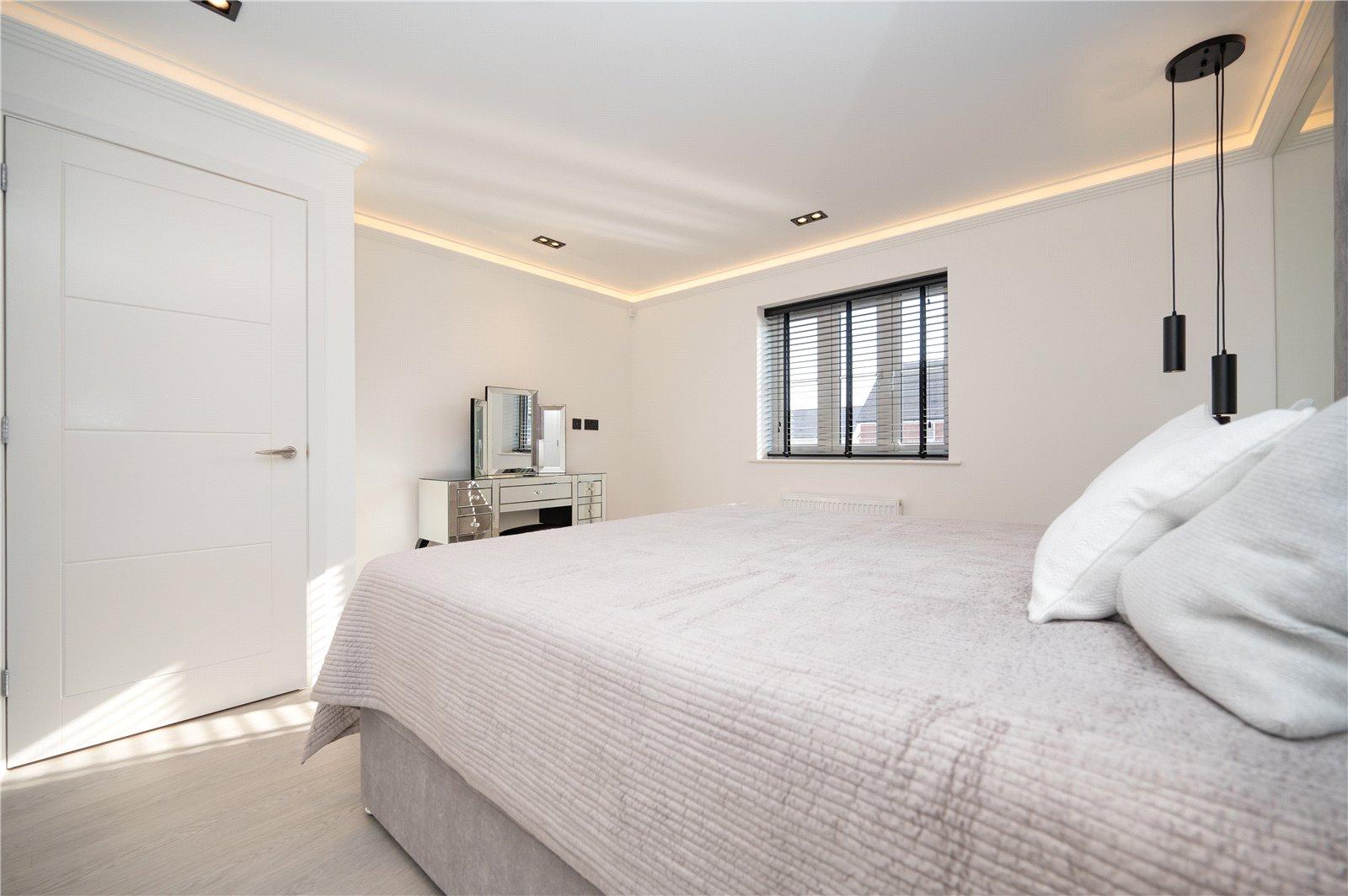4 Bedroom  For Sale in Hastings Close, Bricket Wood, St. Albans, Hertfordshire - View 8 - Collinson Hall