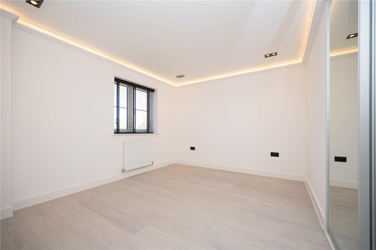 4 Bedroom  For Sale in Hastings Close, Bricket Wood, St. Albans, Hertfordshire - View 11 - Collinson Hall