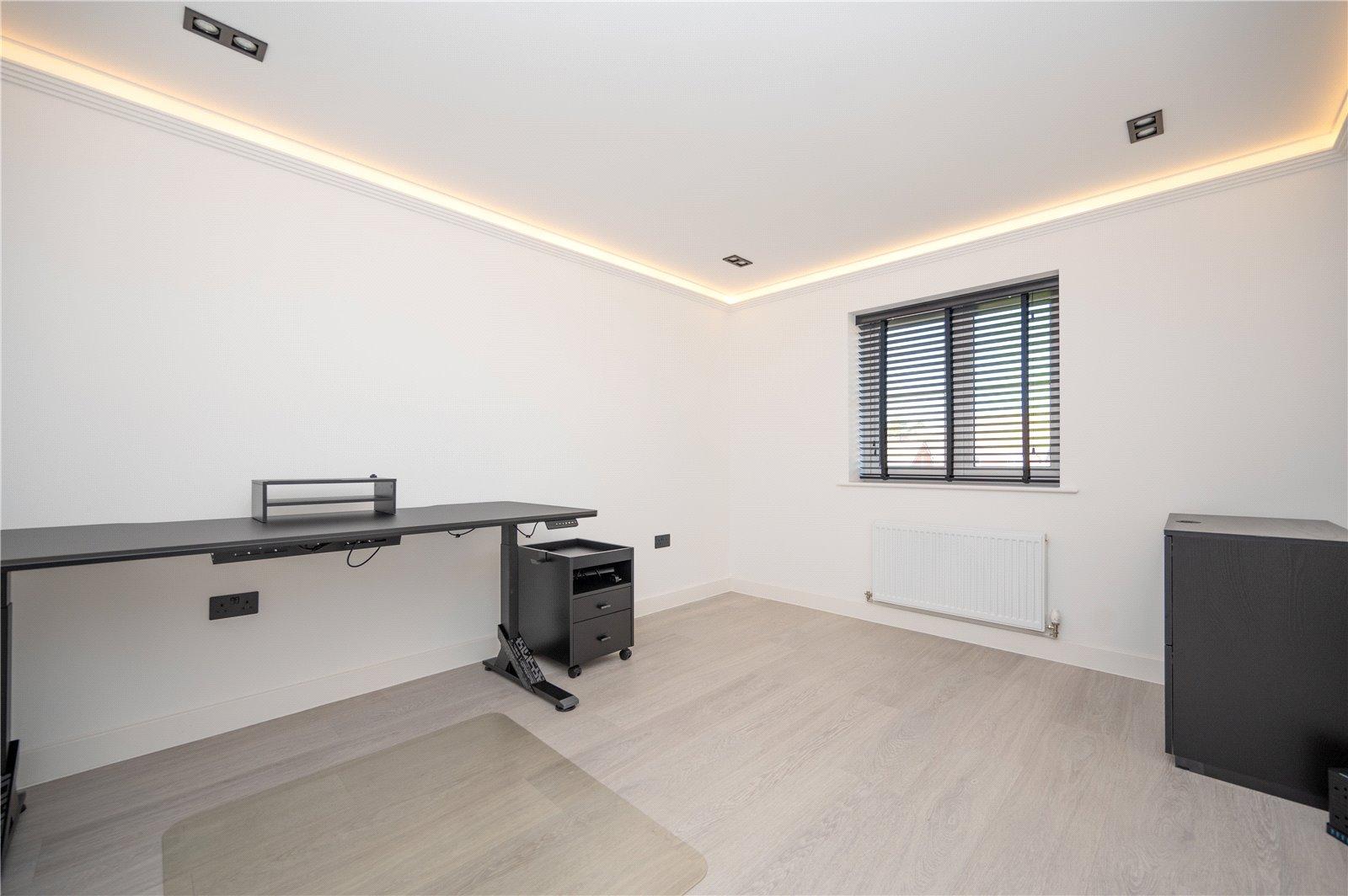 4 Bedroom  For Sale in Hastings Close, Bricket Wood, St. Albans, Hertfordshire - View 12 - Collinson Hall