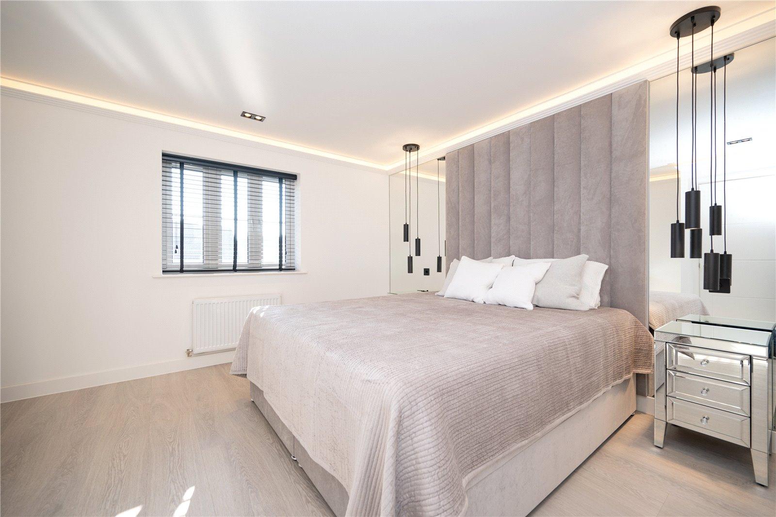 4 Bedroom  For Sale in Hastings Close, Bricket Wood, St. Albans, Hertfordshire - View 7 - Collinson Hall