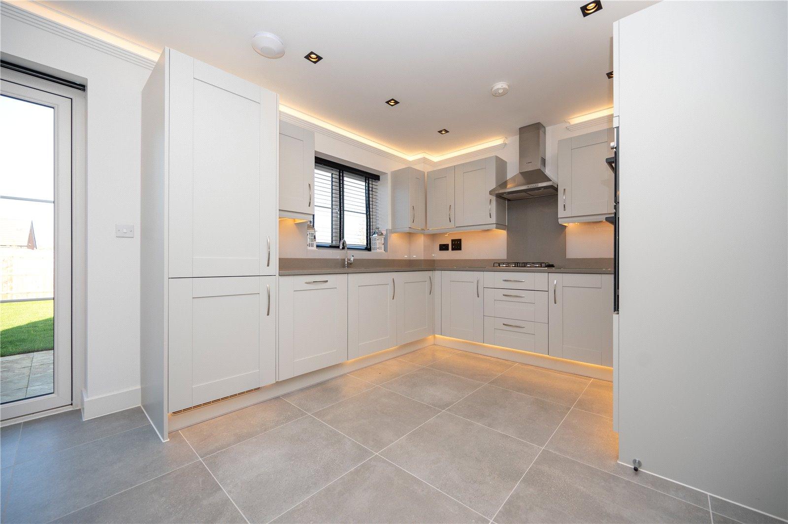 4 Bedroom  For Sale in Hastings Close, Bricket Wood, St. Albans, Hertfordshire - View 5 - Collinson Hall
