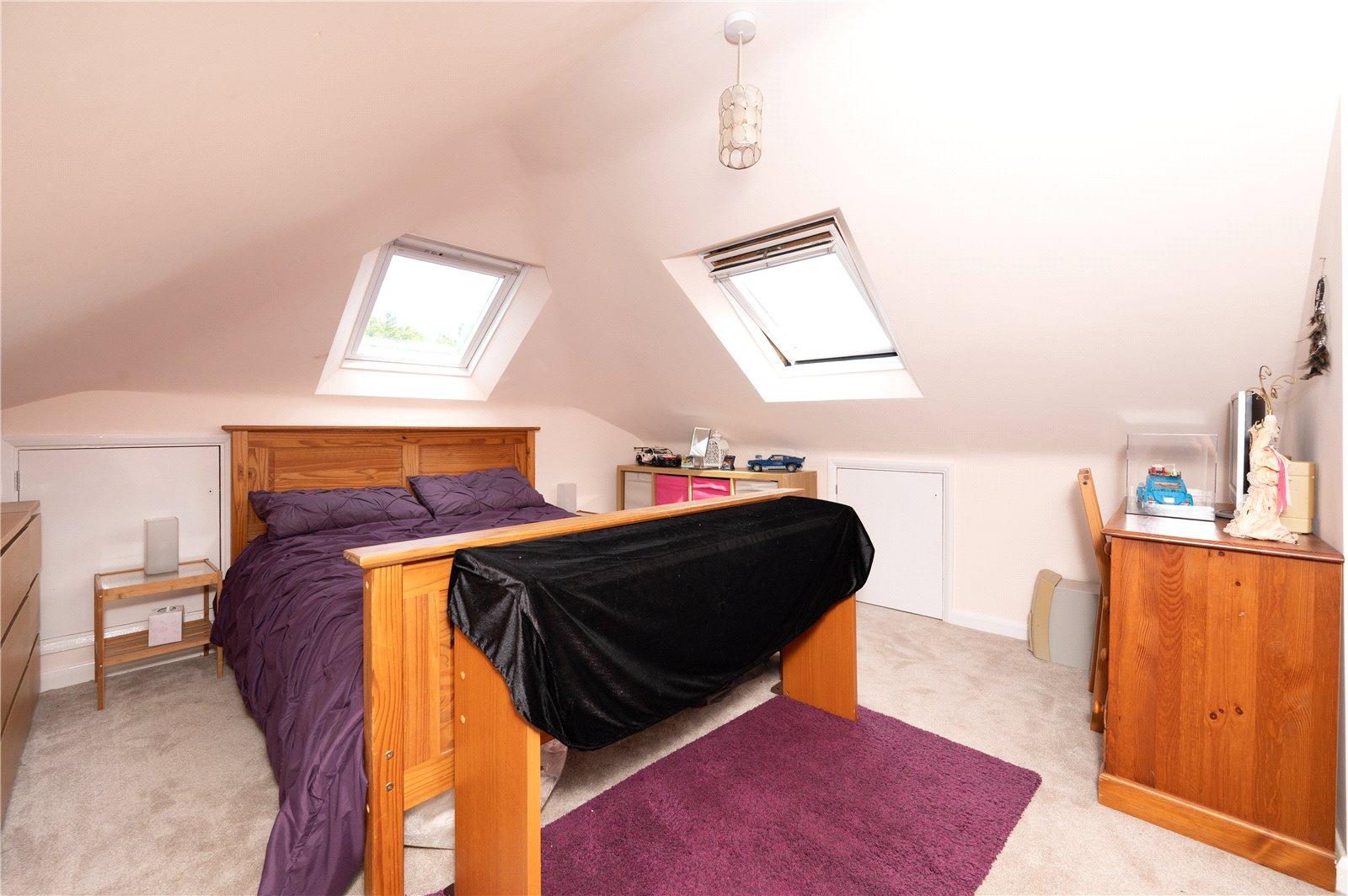 4 Bedroom Semi-Detached Bungalow For Sale in Stanley Avenue, St. Albans, Hertfordshire - View 11 - Collinson Hall