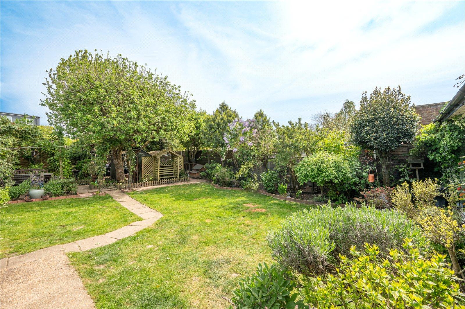 4 Bedroom Semi-Detached Bungalow For Sale in Stanley Avenue, St. Albans, Hertfordshire - View 10 - Collinson Hall