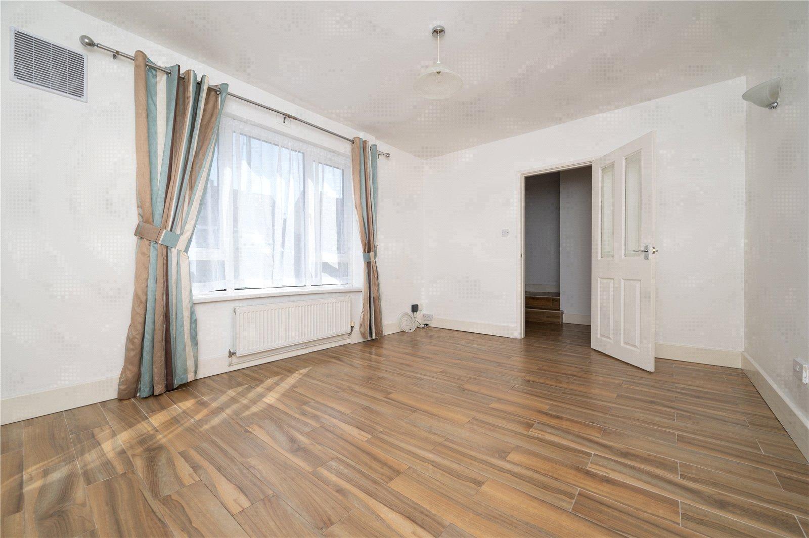 3 Bedroom Terraced House For Sale in Pemberton Close, St. Albans, Hertfordshire - View 4 - Collinson Hall