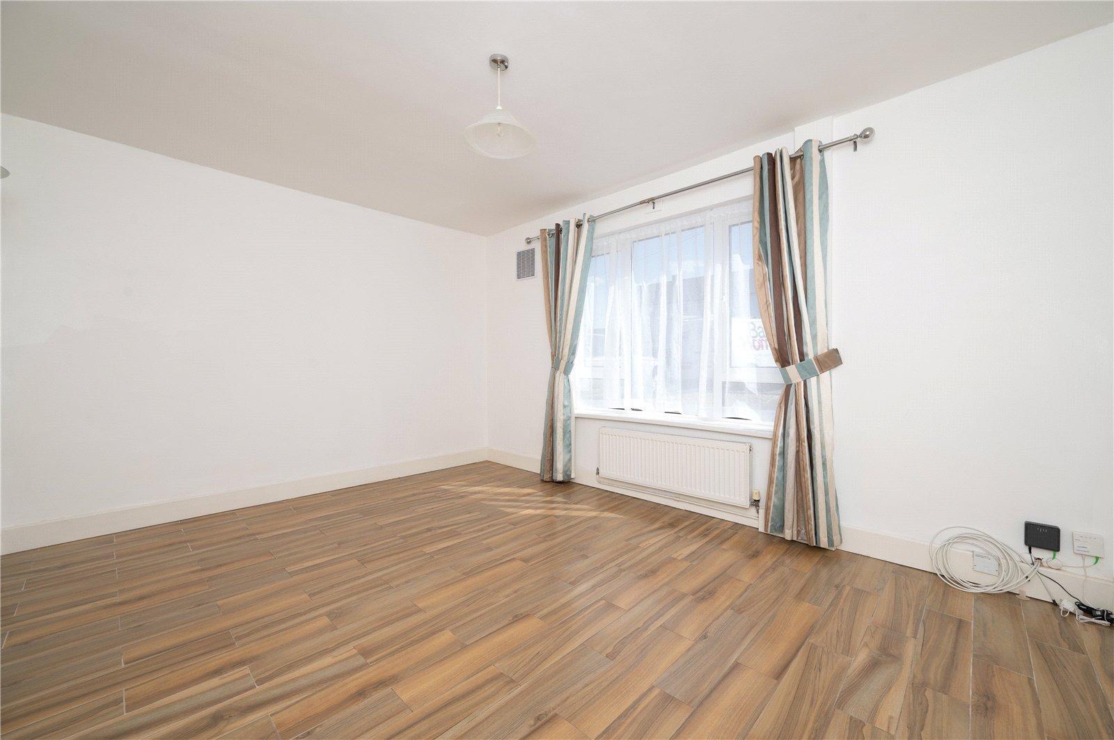 3 Bedroom Terraced House For Sale in Pemberton Close, St. Albans, Hertfordshire - View 7 - Collinson Hall