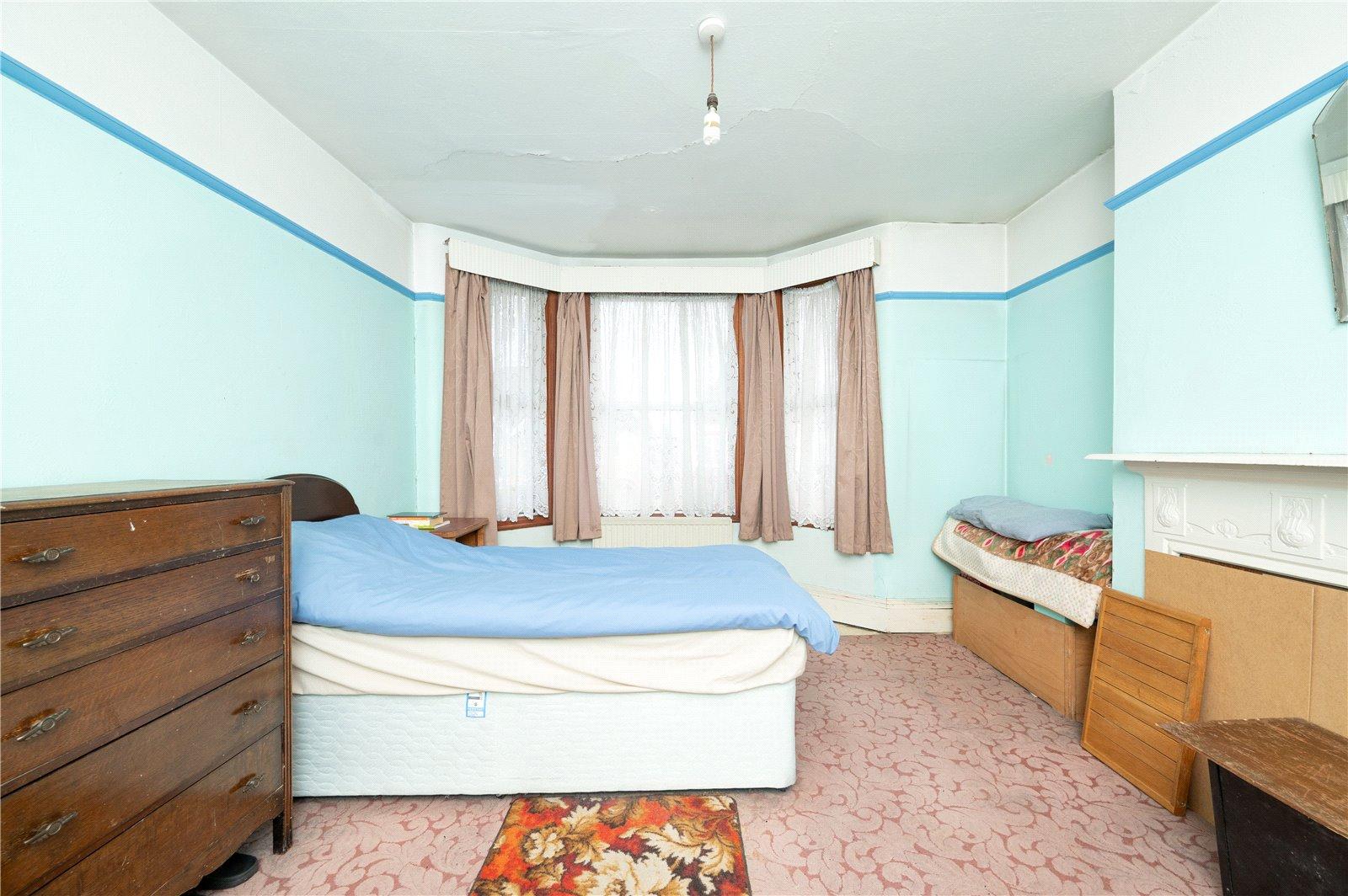 4 Bedroom Semi-Detached House For Sale in Brampton Road, St. Albans, Hertfordshire - View 9 - Collinson Hall