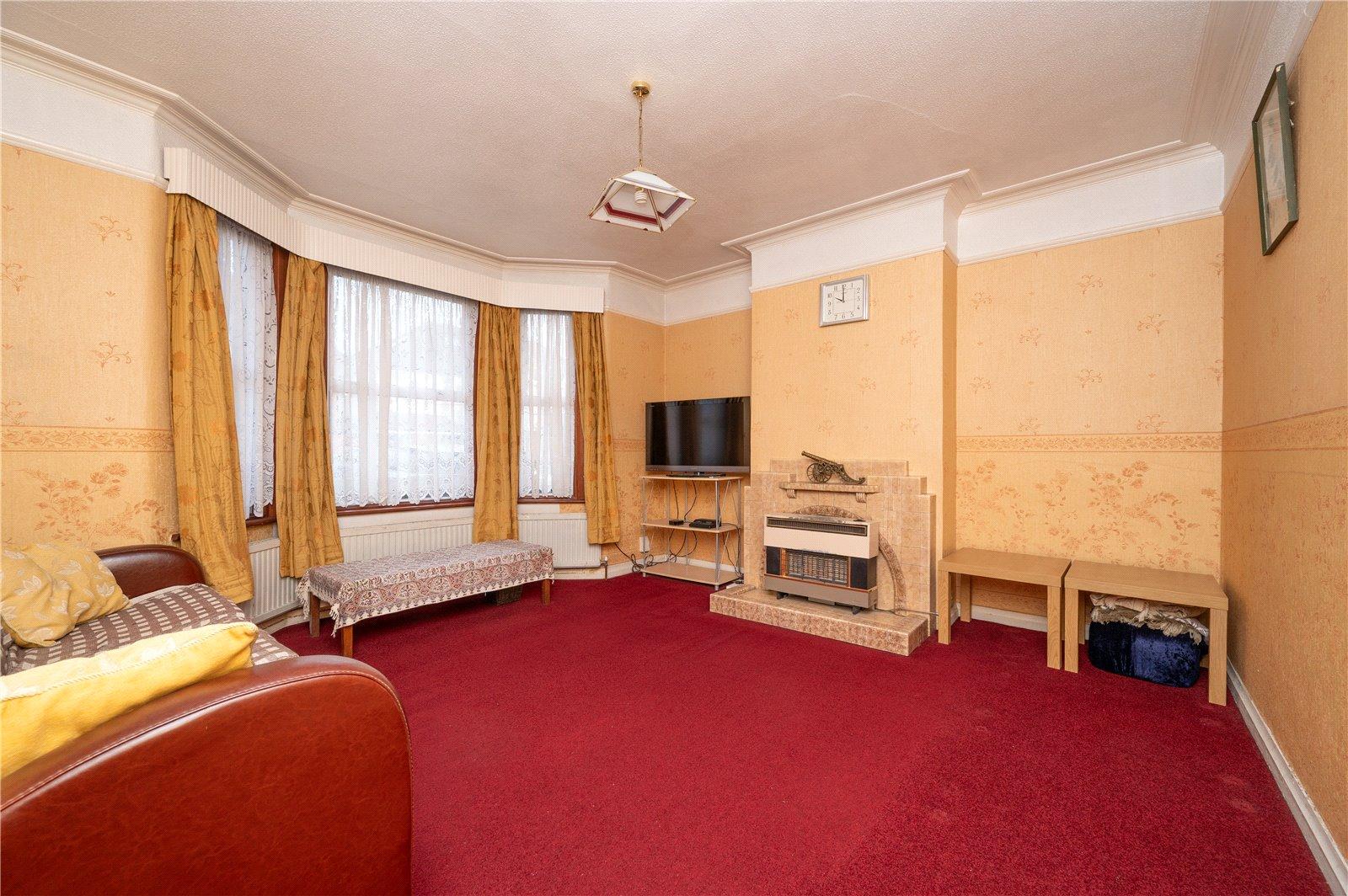 4 Bedroom Semi-Detached House For Sale in Brampton Road, St. Albans, Hertfordshire - View 3 - Collinson Hall