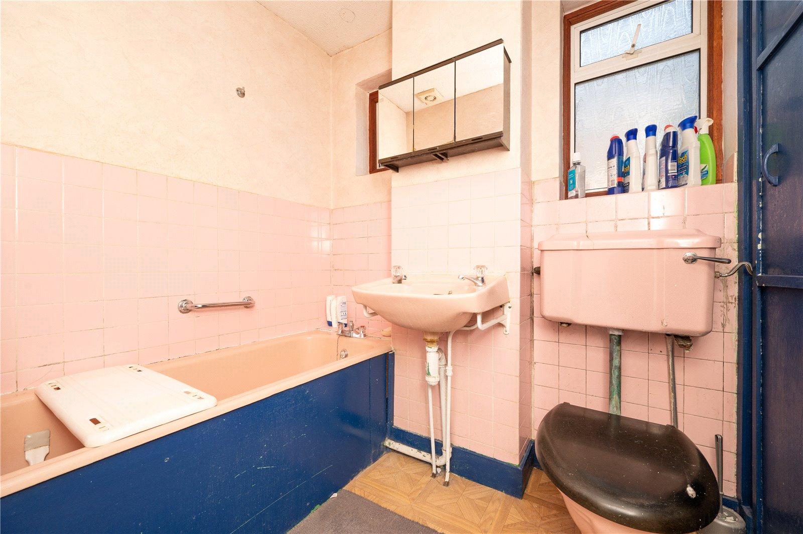 4 Bedroom Semi-Detached House For Sale in Brampton Road, St. Albans, Hertfordshire - View 12 - Collinson Hall