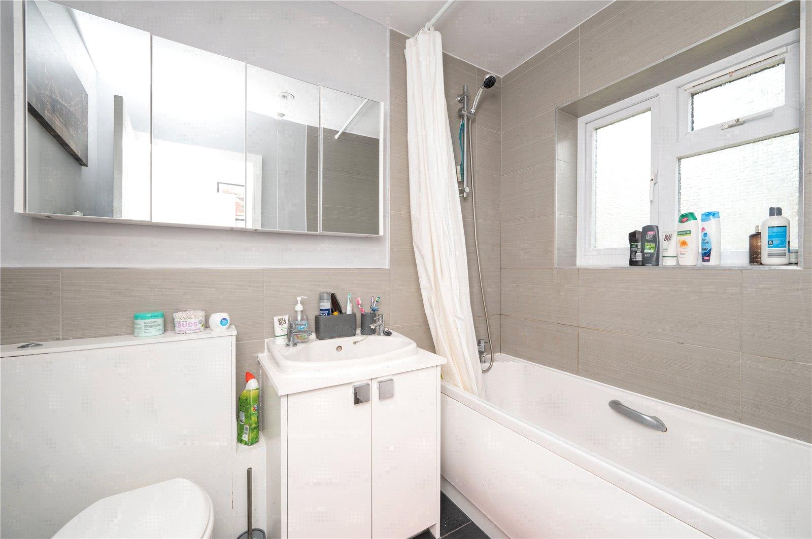 2 Bedroom  For Sale in Stanhope Road, St. Albans - View 7 - Collinson Hall