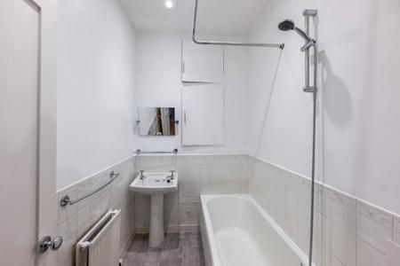 2 bedroom Flat for sale in Ashvale Place, City Centre, Aberdeen, AB10