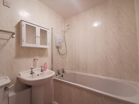 3 bedroom Flat to let in Marquis Road, Aberdeen, AB24