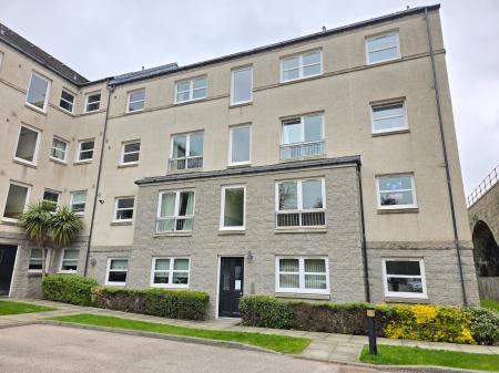 2 bedroom Flat to let in South College Street, City Centre, Aberdeen, AB11