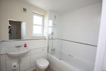 2 bedroom Flat to let in South College Street, City Centre, Aberdeen, AB11