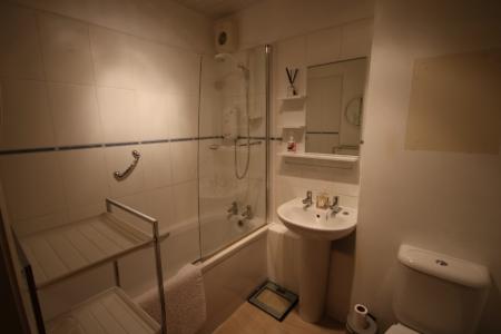 2 bedroom Flat to let in Pitmedden Crescent, Aberdeen, AB10