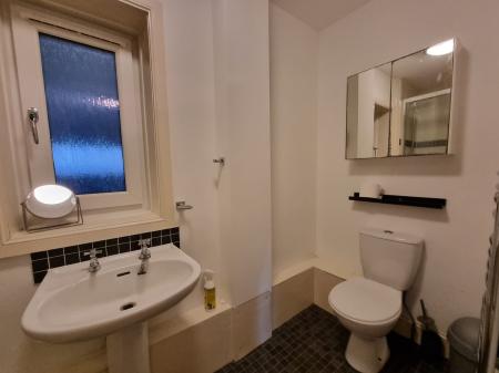 2 bedroom Flat to let in Whitehall Place, Rosemount, Aberdeen, AB25