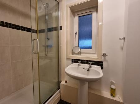 2 bedroom Flat to let in Whitehall Place, Rosemount, Aberdeen, AB25
