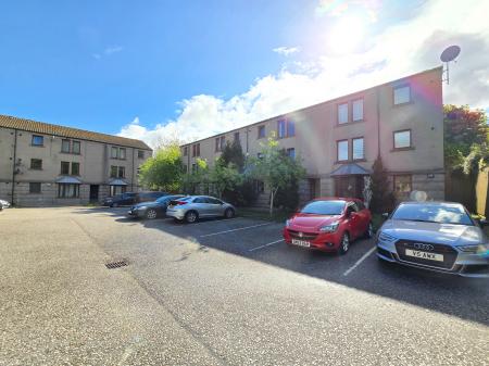 2 bedroom Flat for sale in Cairnfield Circle, Bucksburn, Aberdeen, AB21