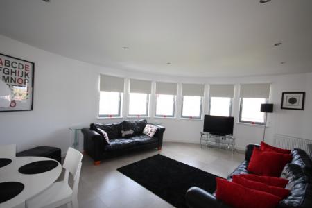 3 bedroom Flat to let in Merkland Lane, Pittordrie, Aberdeen, AB24
