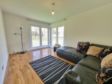 2 bedroom Flat to let in Shaw Crescent, Rosemount, Aberdeen, AB25