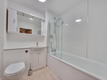2 bedroom Flat to let in Shaw Crescent, Rosemount, Aberdeen, AB25