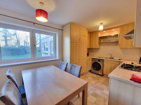 2 bedroom Flat to let in Shaw Crescent, Rosemount, Aberdeen, AB25