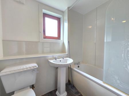 3 bedroom Flat to let in Canal Place, Aberdeen, AB24