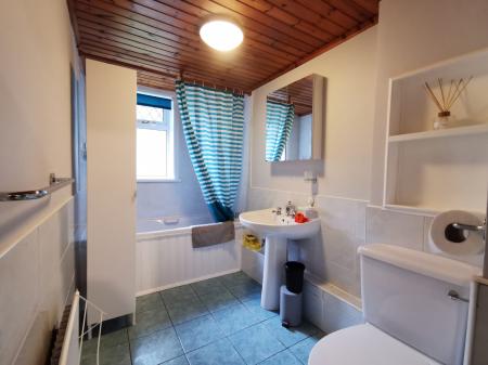 2 bedroom Flat to let in Ash Hill Road, Aberdeen, AB16