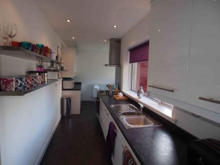 3 bedroom Flat to let in Cairnfield Place, Rosemount, Aberdeen, AB15