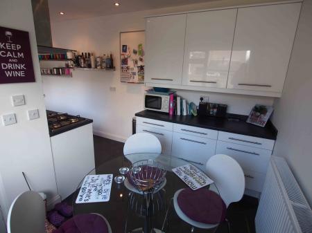 3 bedroom Flat to let in Cairnfield Place, Rosemount, Aberdeen, AB15