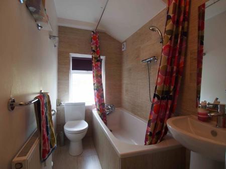 3 bedroom Flat to let in Cairnfield Place, Rosemount, Aberdeen, AB15