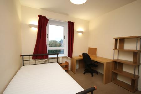 3 bedroom Flat to let in Roslin Street, City Centre, Aberdeen, AB24