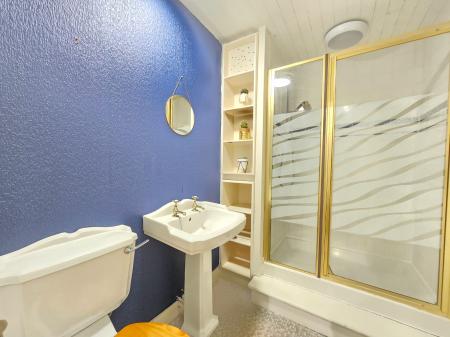 2 bedroom Flat to let in Walker Road, Torry, Aberdeen, AB11