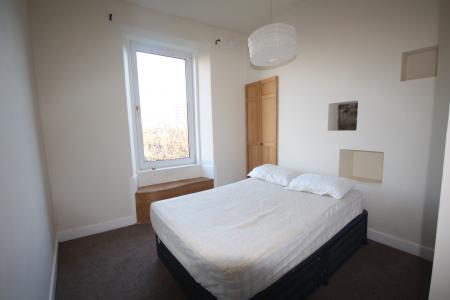 2 bedroom Flat to let in Esslemont Avenue, Aberdeen, AB25