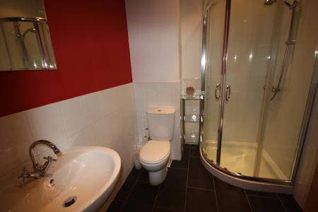 2 bedroom Flat to let in Esslemont Avenue, Aberdeen, AB25