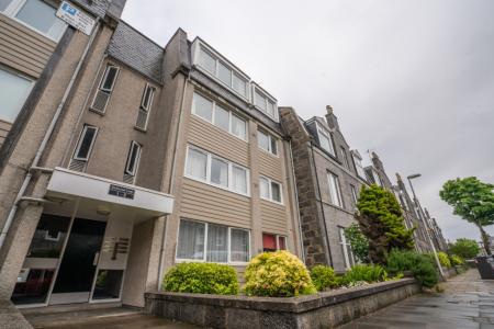 2 bedroom Flat to let in Richmond Court, Rosemount, Aberdeen, AB25